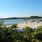 Family Seaside Retreat Private Stay at 5-Star Rockley Holiday Park Poole - Пул