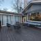 Modern Luxe Family & Groups Friendly Bungalow with Patio & Workspace
