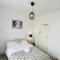 4 Bed Modern Home Close to City Center with Free on Street Parking Work Desk and Fast Internet - Newport