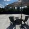 Cozy Family Hideaway, sleeps 8, 4 tvs yard, shops