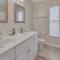 Bright & Airy Home with Large Private Pool and Arcade - براندون