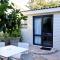 Courtyard Studio lights and wi fi during load shedding - ستيلينبوش