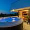 LAKE MOMENTS - Emerald Penthouse