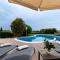 Villa Gelsomino a soli 500 mt dal mare con piscina privata e vista mare