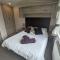 BEAUTIFUL LODGE on SHOREFIELD Country Park on edge of New Forest ENTERTAINMENT AND LEISURE PASSES INCLUDED - Milford on Sea