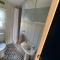 Tracey’s Hideaway - with hot tub & amazing views - Llanasa
