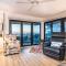 Waters Edge 110s - هولمز بيتش