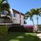 Waters Edge 110s - هولمز بيتش