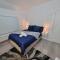 Modern 3 bedroom house, 3 Bathroom, secure parking, Wi-Fi & Garden