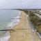 Beach Front Getaway - Luxury Apt with Large Garden