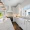 Minimalistic 1885 Queen Anne Cottage 2B-2B Upper Level Flat in Alameda