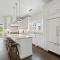 Minimalistic 1885 Queen Anne Cottage 2B-2B Upper Level Flat in Alameda - Alameda