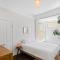 Minimalistic 1885 Queen Anne Cottage 2B-2B Upper Level Flat in Alameda