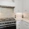 Minimalistic 1885 Queen Anne Cottage 2B-2B Upper Level Flat in Alameda - Alameda