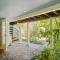 Minimalistic 1885 Queen Anne Cottage 2B-2B Upper Level Flat in Alameda - Alameda