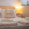 Stylish Townhouse, Work Desk, Fast Wi-Fi, Sleeps 6