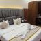 Hotel Madhavam- 250 Mtr from Mathura Railway Station - Mathura