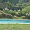 Villa au calme avec grande piscine - Villerest