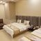 Hotel Madhavam- 250 Mtr from Mathura Railway Station - Mathura