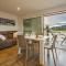 Apartamento con terraza, vistas playa y montaña