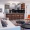 Snow & Swing Getaway - Three Bedrooms with Hot Tub (Stay Revy)