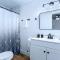 Phoenix Retreat - 1 Bedroom King Suite with 2 Smart TVs - 10 min from Airp - Unit B