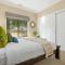 Marcotta Guest Suite - Moments to Golf Course