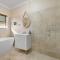 Marcotta Guest Suite - Moments to Golf Course
