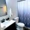 Phoenix Retreat - 2 Bedroom Home with King-Size Bed - 3 Smart TVs - 10 min from Airp - Unit A - 凤凰城