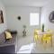 1 Stylish SoBe Condo 1/2 Block From The Beach!!! - Miami Beach