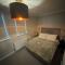 Luxurious New Serviced Apartment (Surrey) - ريدهيل