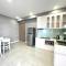 Hon Chong Oceanfront Luxury Apartment