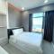 Hon Chong Oceanfront Luxury Apartment