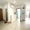 Hon Chong Oceanfront Luxury Apartment