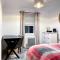 1-Bed Apt Sleeps 2 20 min walk to Centre