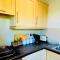 Specious Parkview Apartment, 4 Mins Walk to Underground - Barkingside