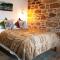 The Wreck - Lochside cottage Dog Friendly - Ullapool