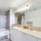 Lantana Condo with Balcony 11 Mi to Palm Beach!