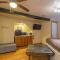 Stay In Ohiopyle in town by the GAP trail, hot tub