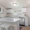 Beach Bungalow - 1 Block to Beach - Pets Welcome! - Norfolk