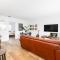 Musicians Lounge - 2 BR with parking asssigned