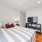 City 2 Bedroom Apartment London Tower Bridge with FREE Secure Gated Parking - Perfect for Long Stay