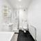 City 2 Bedroom Apartment London Tower Bridge with FREE Secure Gated Parking - Perfect for Long Stay