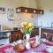 Cozy Apartment In Le Botteghe, Fucecchio With Wifi