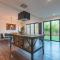 Cotswold holiday let with hot tub - The Old Garage