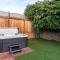 Cotswold holiday let with hot tub - The Old Garage - Chipping Norton