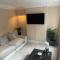 Newly refurbished apartment, near station & river - Londres