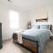 Near Historic Downtown Apex, Sleeps 8, King Bed
