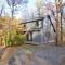 The Fern -- Private - Pet Friendly - Fireplace - River Access - Fire Pit - EV Station
