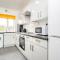 Contemporary 5 Bedroom Flat - Killingbeck